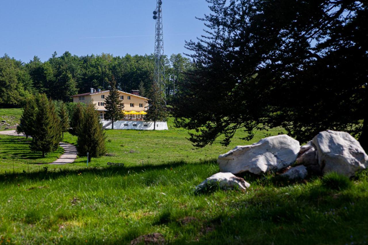 Семеен Хотел “Географски Център” Usana Exterior foto